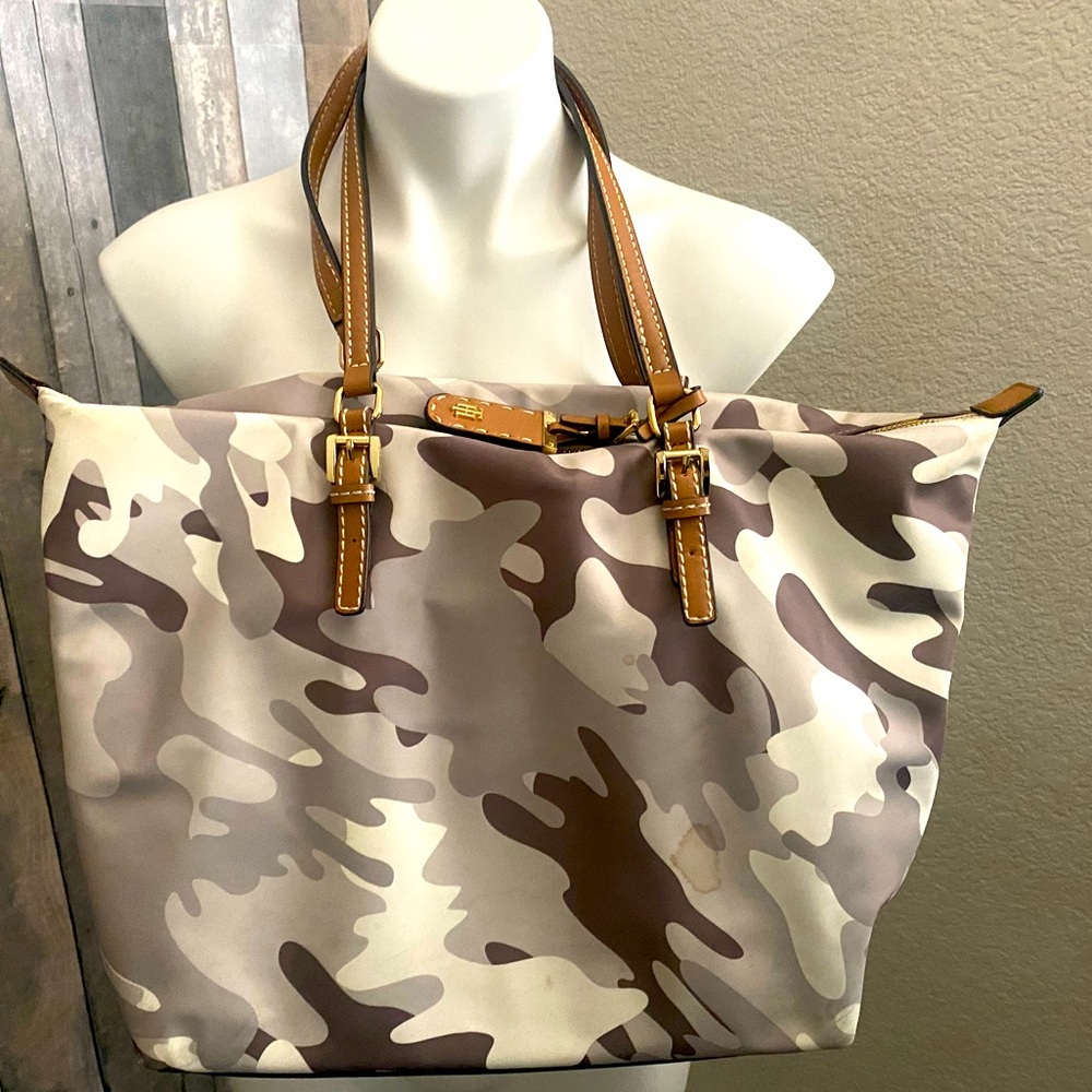 Very gently used camo, zippered tote.